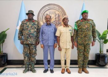 Madaxweyne Xasan Sheekh oo Muqdisho ku qaabilay taliye ku-xigeenka ciidanka Uganda