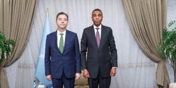 Ra'iisul Wasaare Xamsa Cabdi Barre iyo safiirka Turkiga Ferhat Alkan oo ku kulmay Muqdisho.