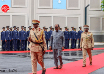 Xasan Sheekh oo ka qaybgalay munaasabadda Maalinta Calanka Soomaaliyeed + Sawirro