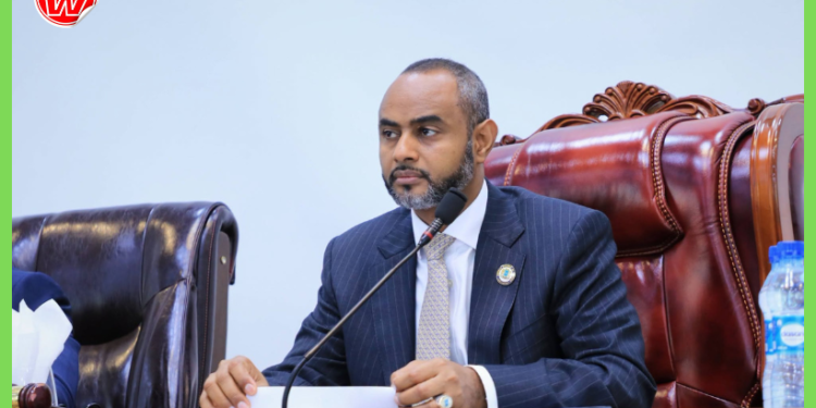 “Saaka gabar baa halkan ambalaas looga qaaday, xildhibaan ah, nina gurigiisa ayuu jiifaa” Guddoomiyaha Golaha Shacabka Soomaaliya